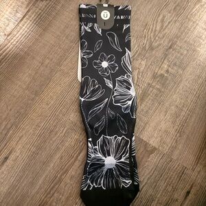 Floral Black and White Men's Socks